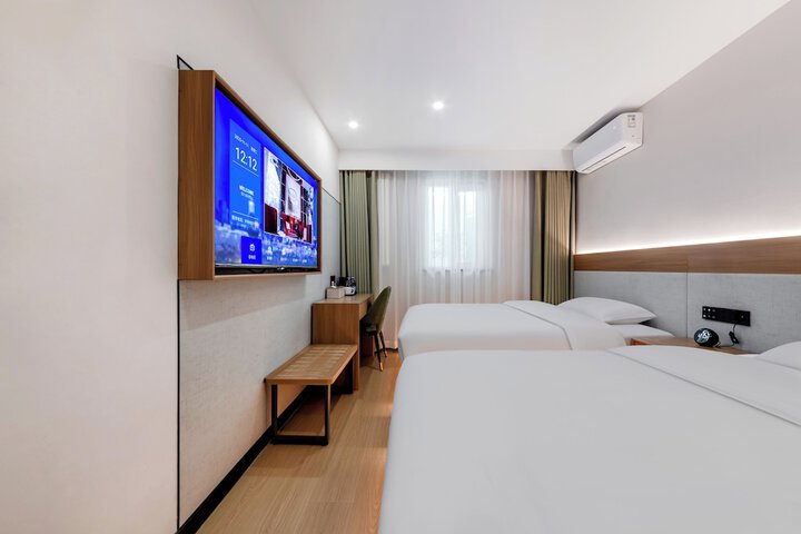 Room 6 of 30