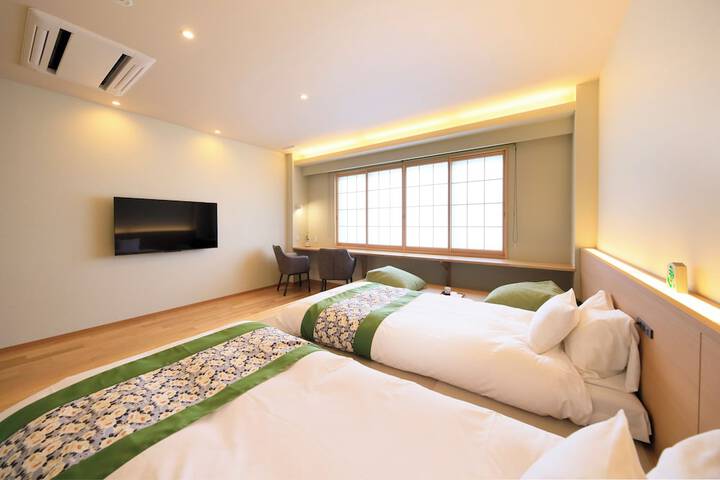Room 14 of 42