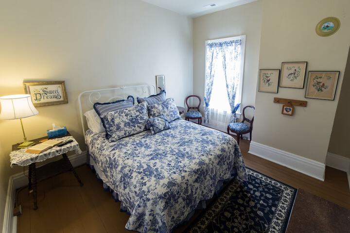 Room 7 of 32