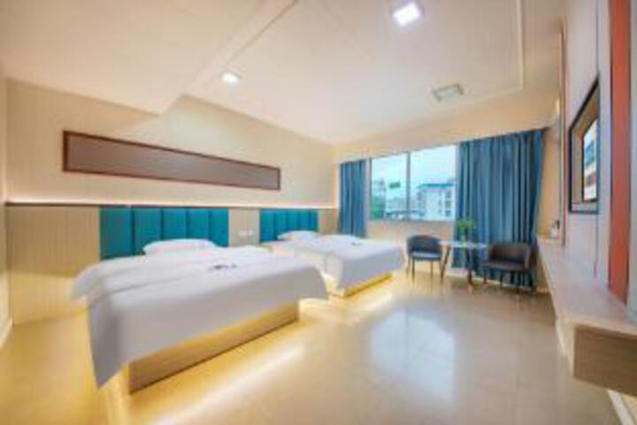 Room 14 of 16