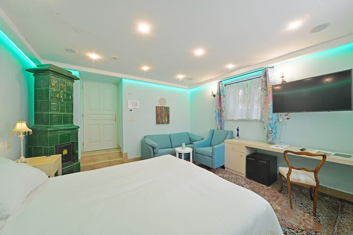 Room 8 of 39