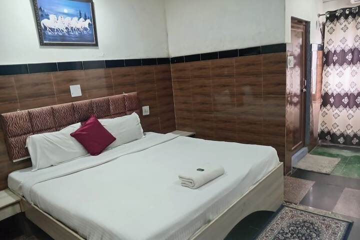 Room 3 of 17