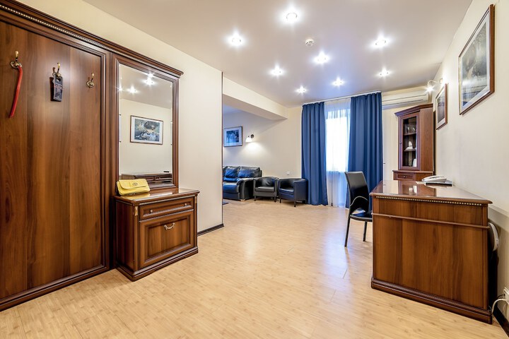 Room 13 of 107