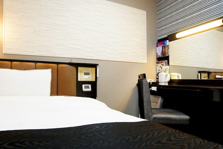 Room 10 of 20