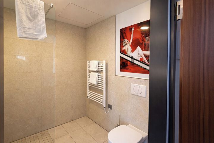 Room 12 of 29