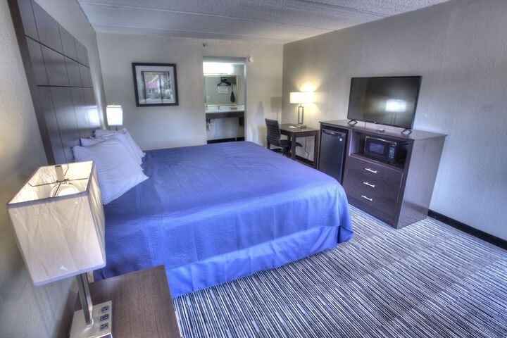1 King Bed (1 of 19)