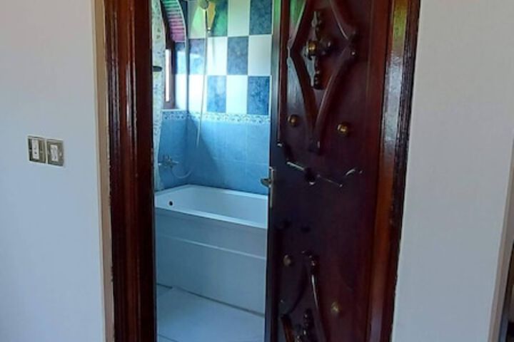 Room 32 of 43