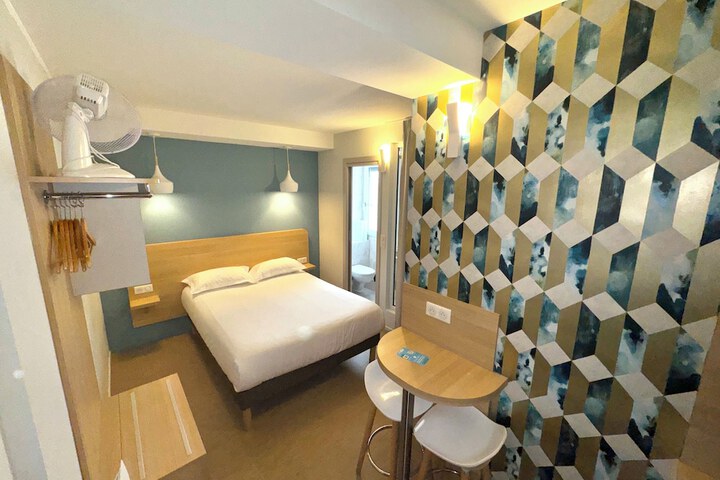 Room 9 of 42