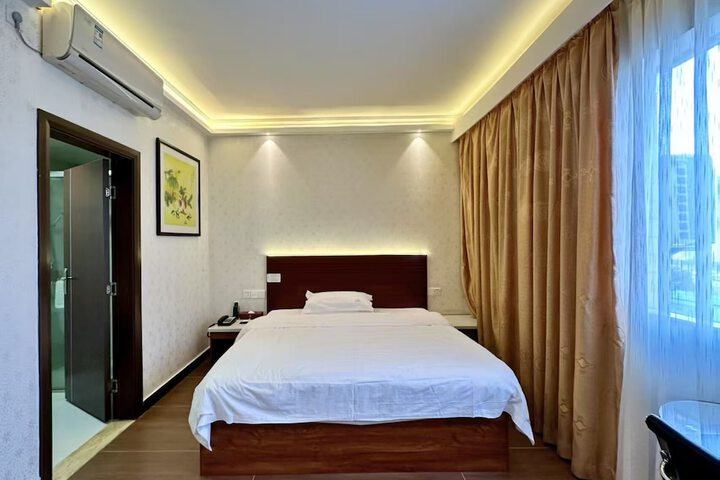 Room 7 of 33