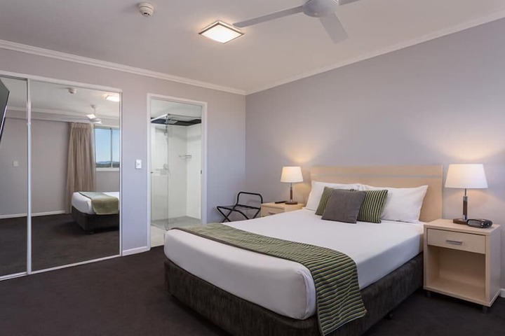 Room 33 of 127