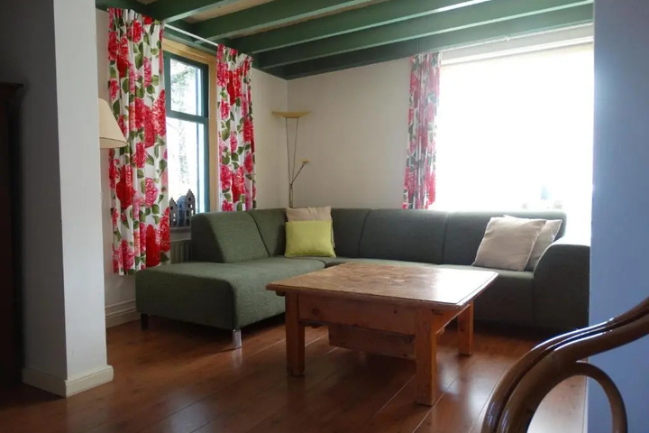 Room 5 of 11