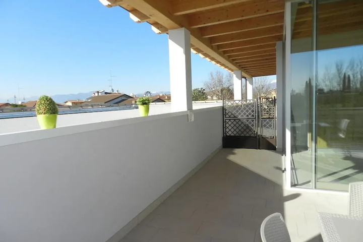 Terrace/Patio 6 of 17