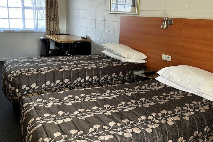Room 10 of 27