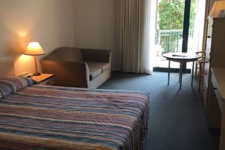 Room 21 of 34