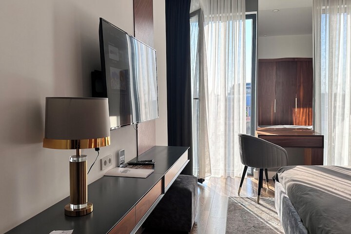 Room 21 of 38