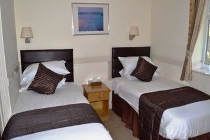 Room 4 of 13
