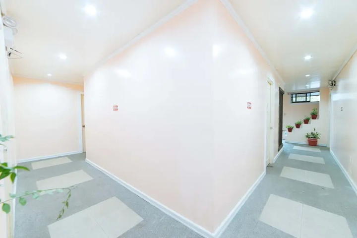 Room 11 of 21
