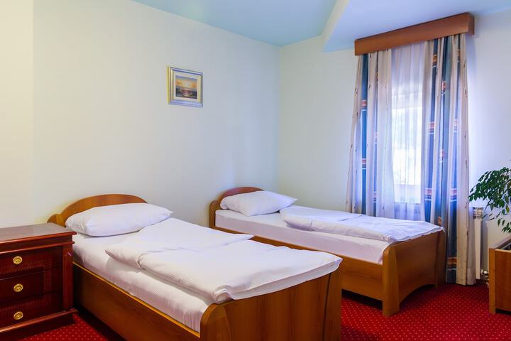 Room 4 of 41