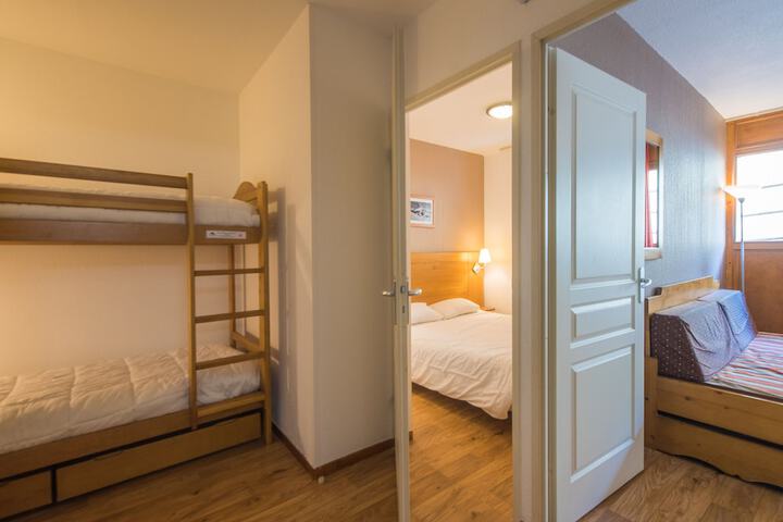 Room 2 of 69