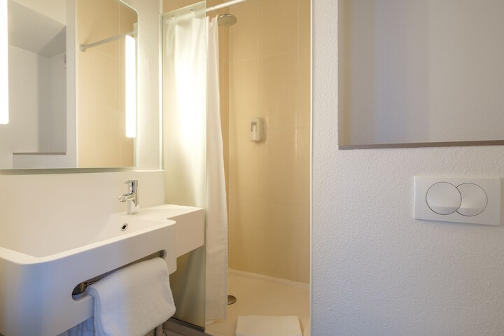 Room 26 of 53