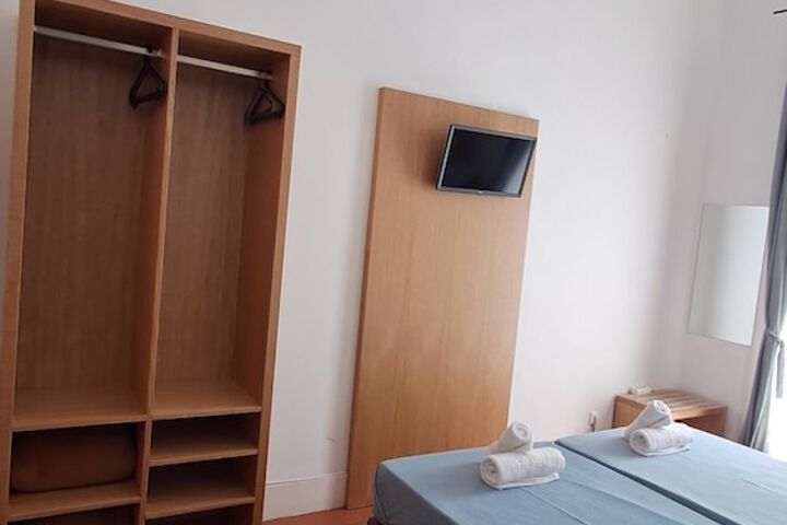 Room 53 of 157