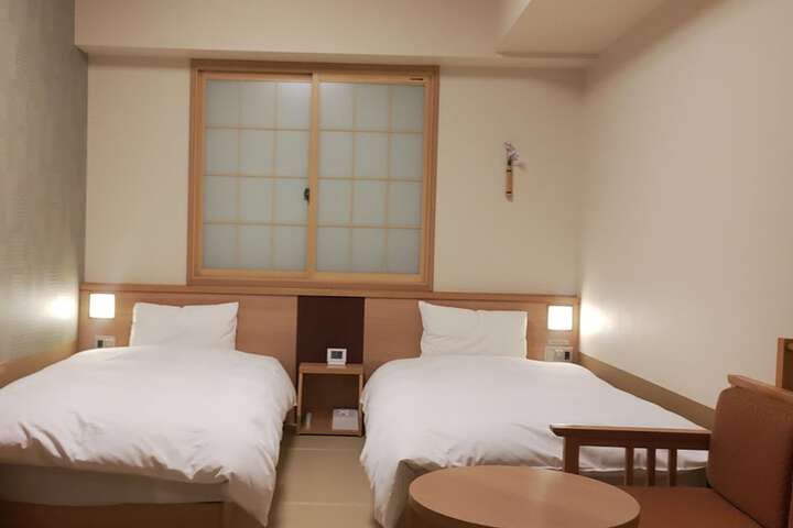 Room 19 of 102