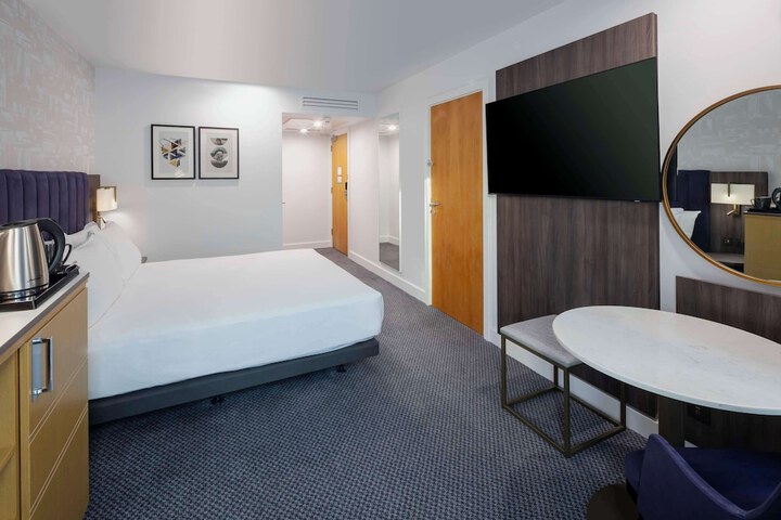 Room 34 of 114