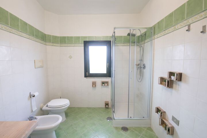 Room 2 of 37