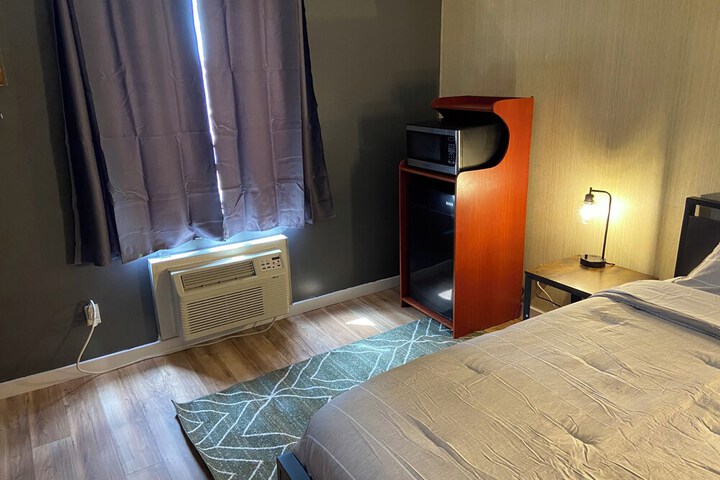 Room 8 of 12