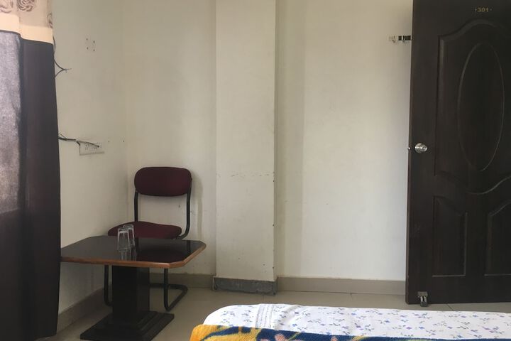 Room 13 of 27