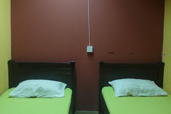 Room 4 of 48