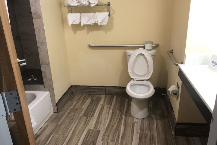 2 Double Beds Mobility Accessible (7 of 9)