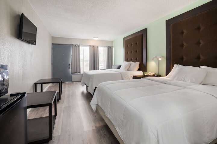 2 Double Beds (10 of 11)