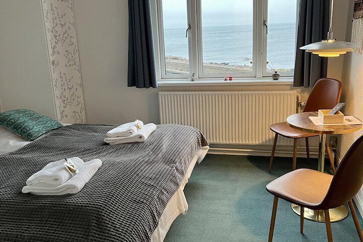 Room 8 of 62