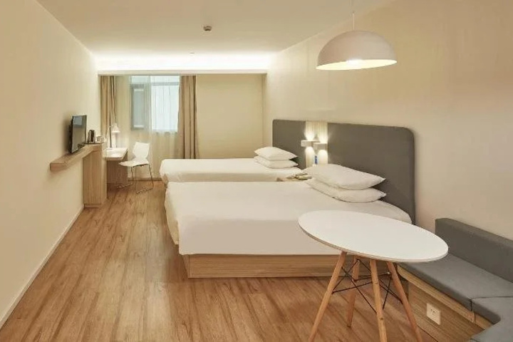 Room 6 of 19