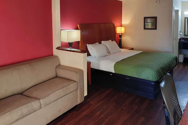 1 King Bed (7 of 10)