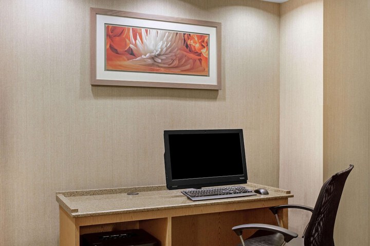 Business Center 71 of 79