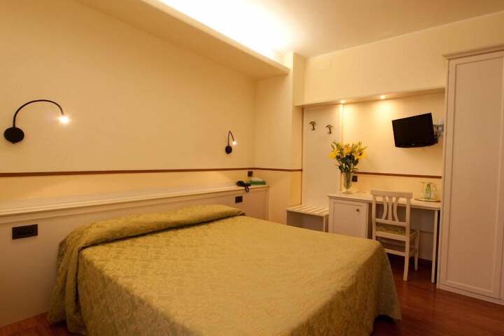 Room 2 of 51