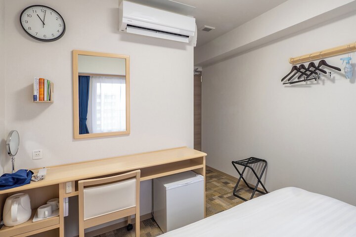 Room 11 of 50