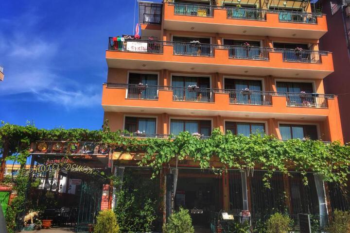 Family hotel Deykin