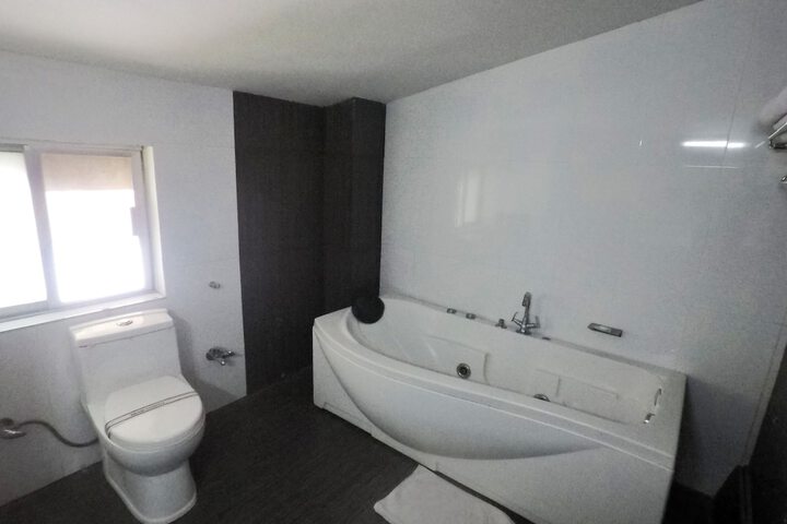 Room 8 of 20