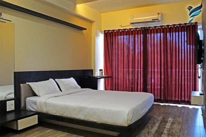 Room 9 of 34