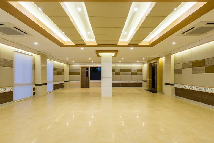 Ballroom/Hall 43 of 46