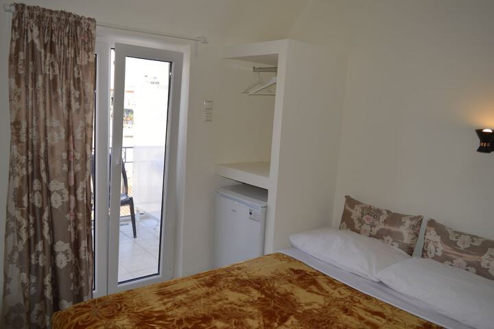 Room 16 of 35