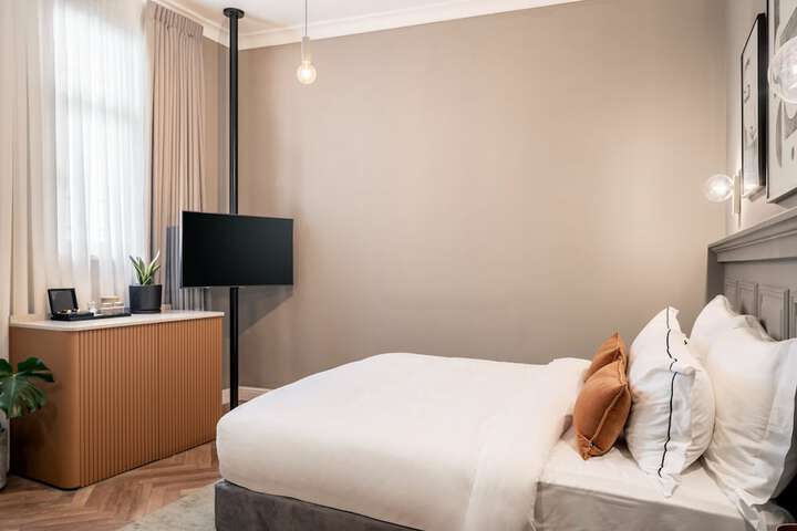Room 14 of 50