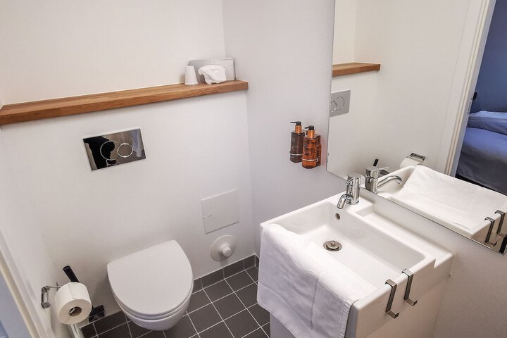Room 10 of 38