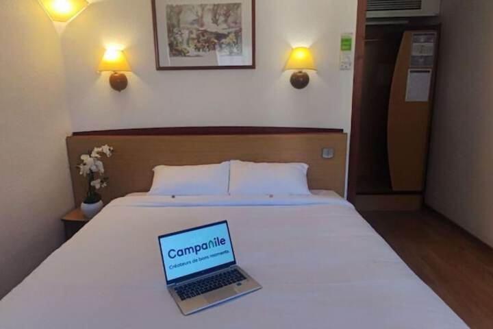 Room 6 of 28