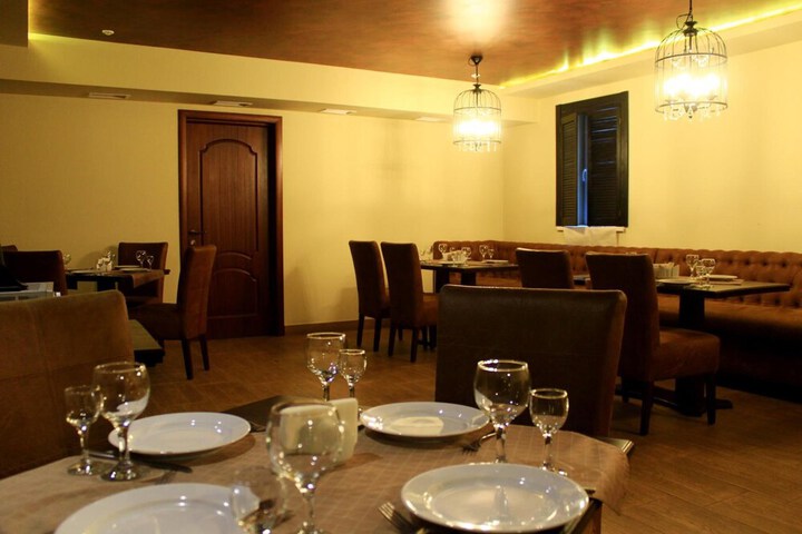 Dining 46 of 63