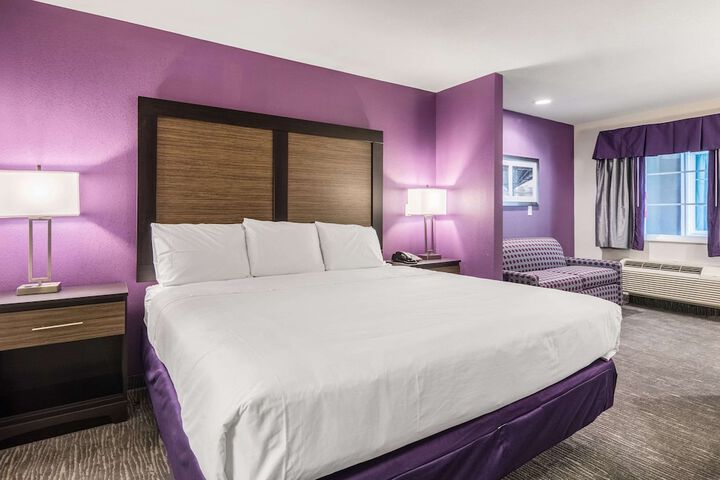 1 King Bed (5 of 14)