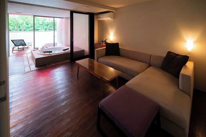 Room 15 of 25